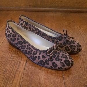 Leopard print small heel shoes 8.5